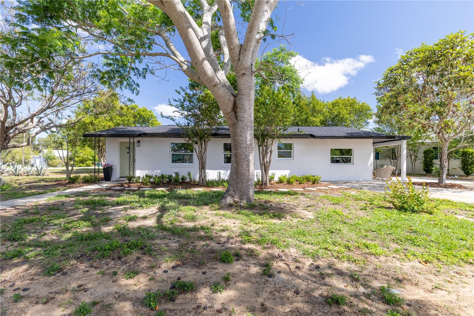 1201 SHERMAN AVE, TAVARES, FL, 32778