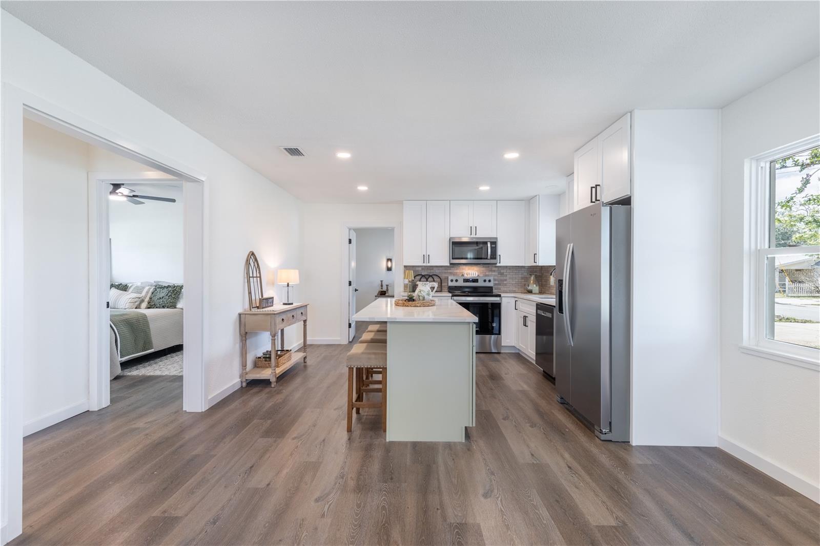 1201 SHERMAN AVE, TAVARES, FL, 32778