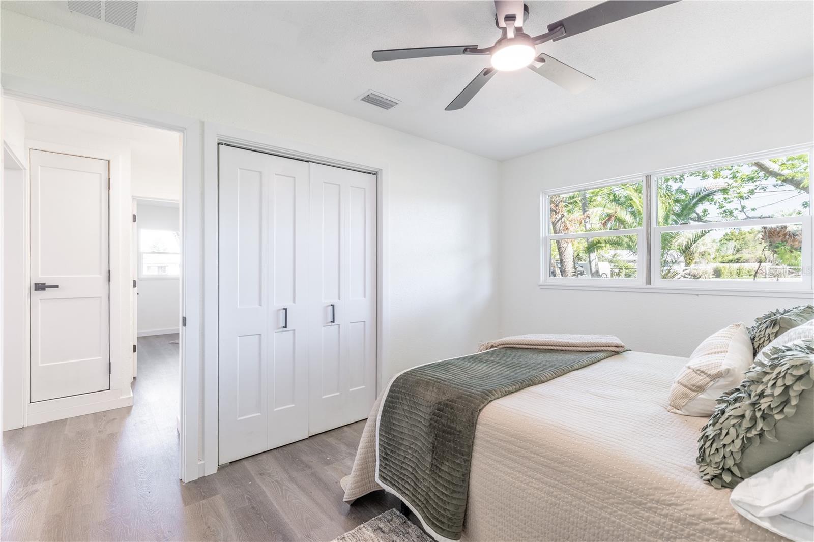 1201 SHERMAN AVE, TAVARES, FL, 32778