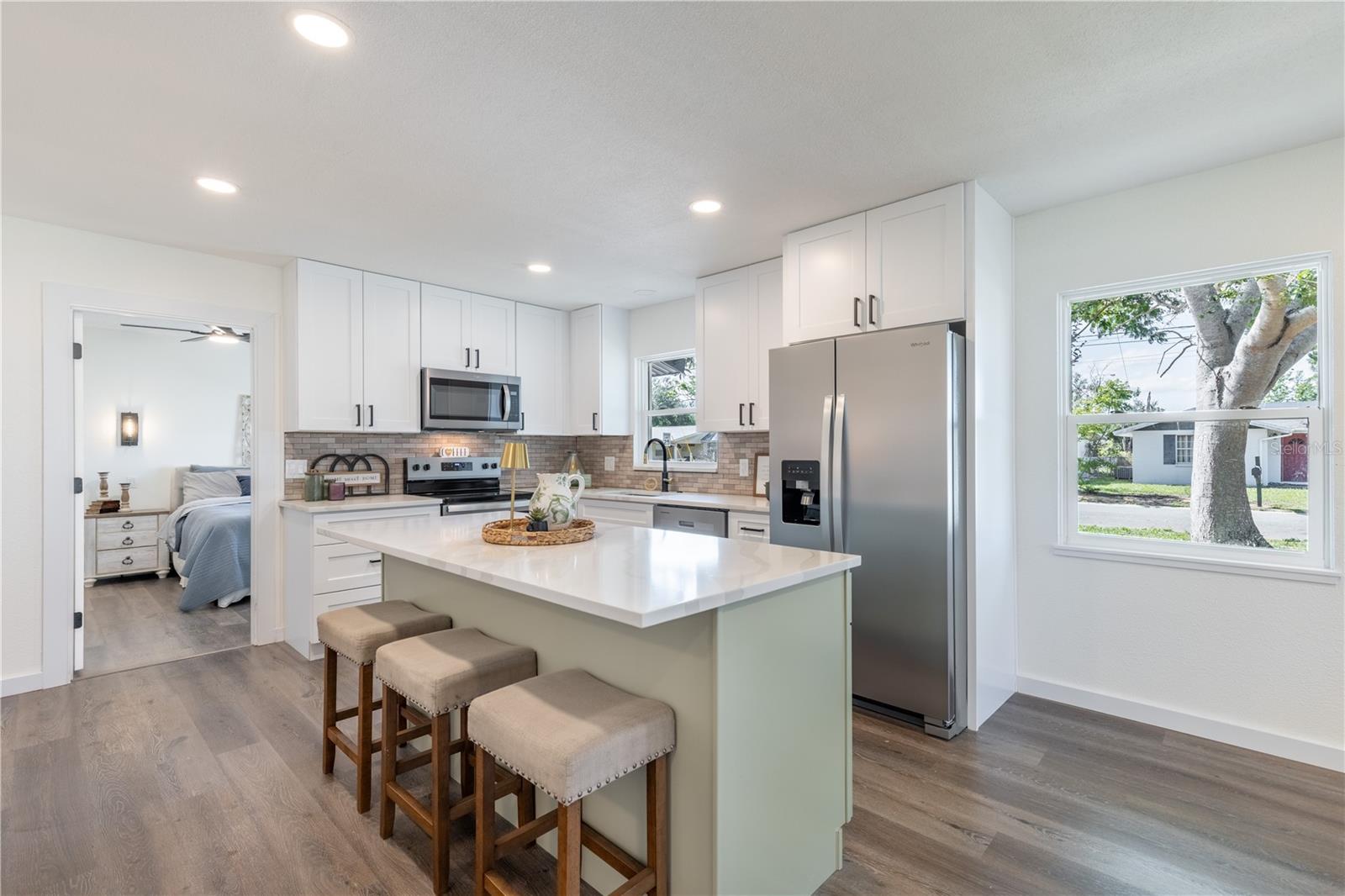 1201 SHERMAN AVE, TAVARES, FL, 32778