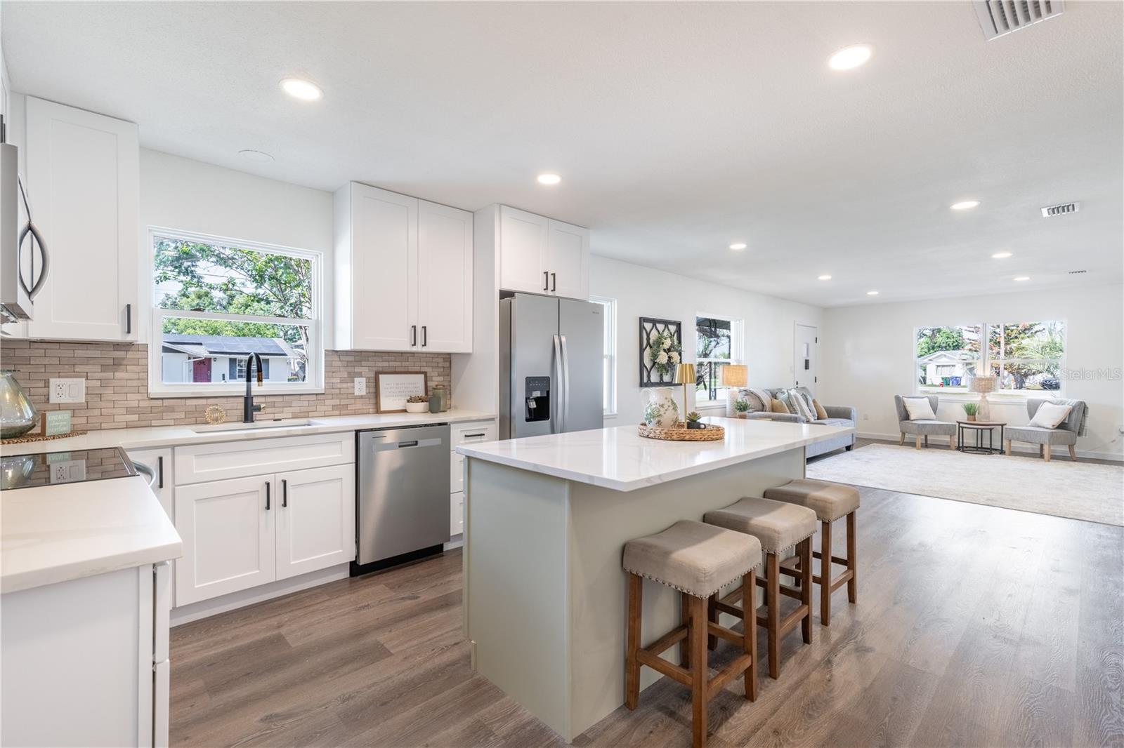 1201 SHERMAN AVE, TAVARES, FL, 32778