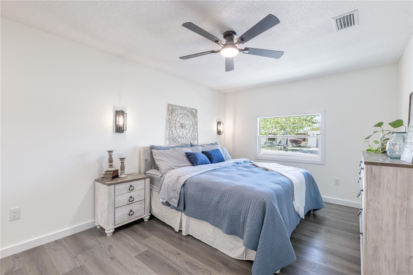 1201 SHERMAN AVE, TAVARES, FL, 32778