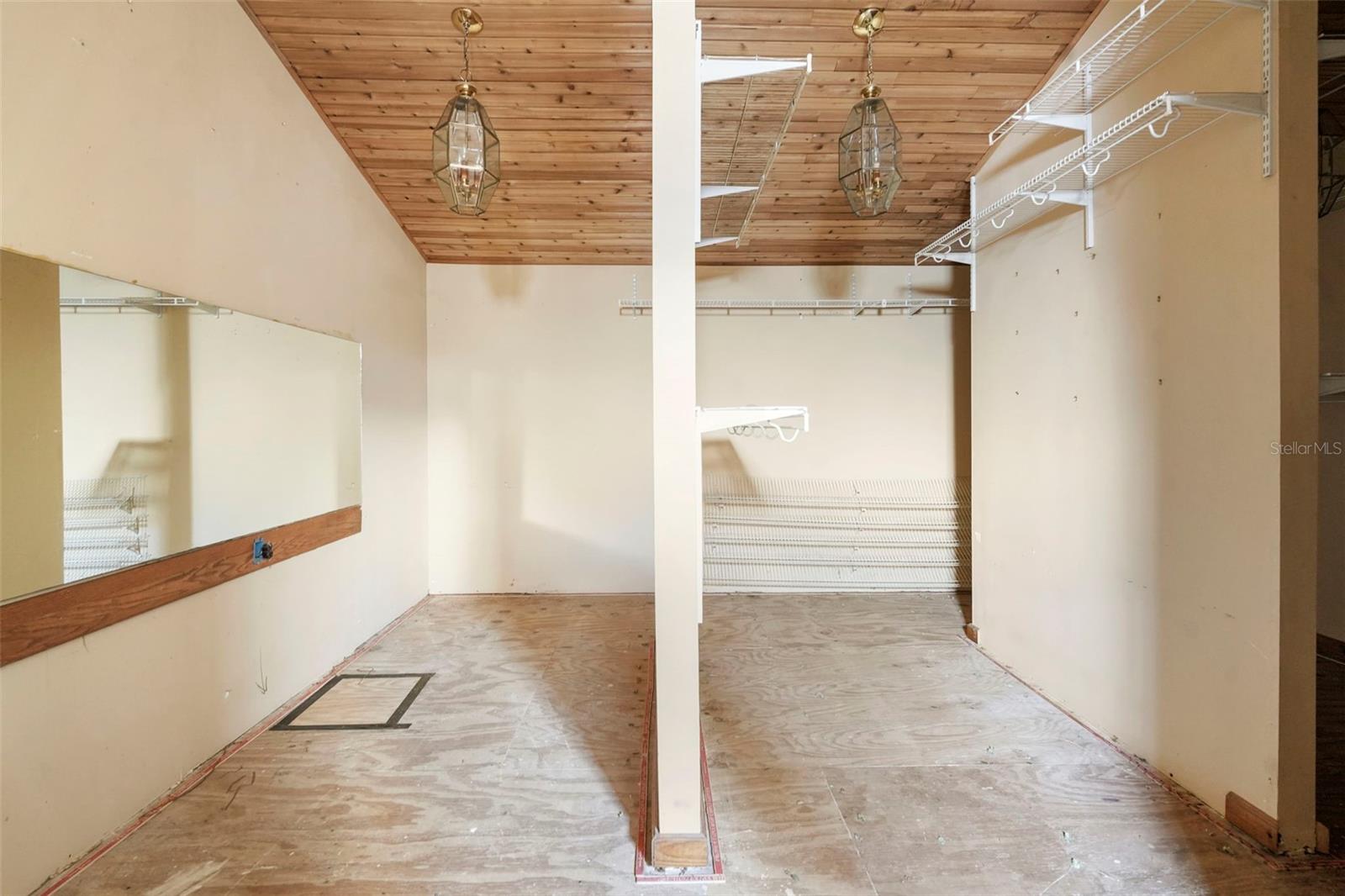 227 S HAWTHORNE AVE, APOPKA, FL, 32703