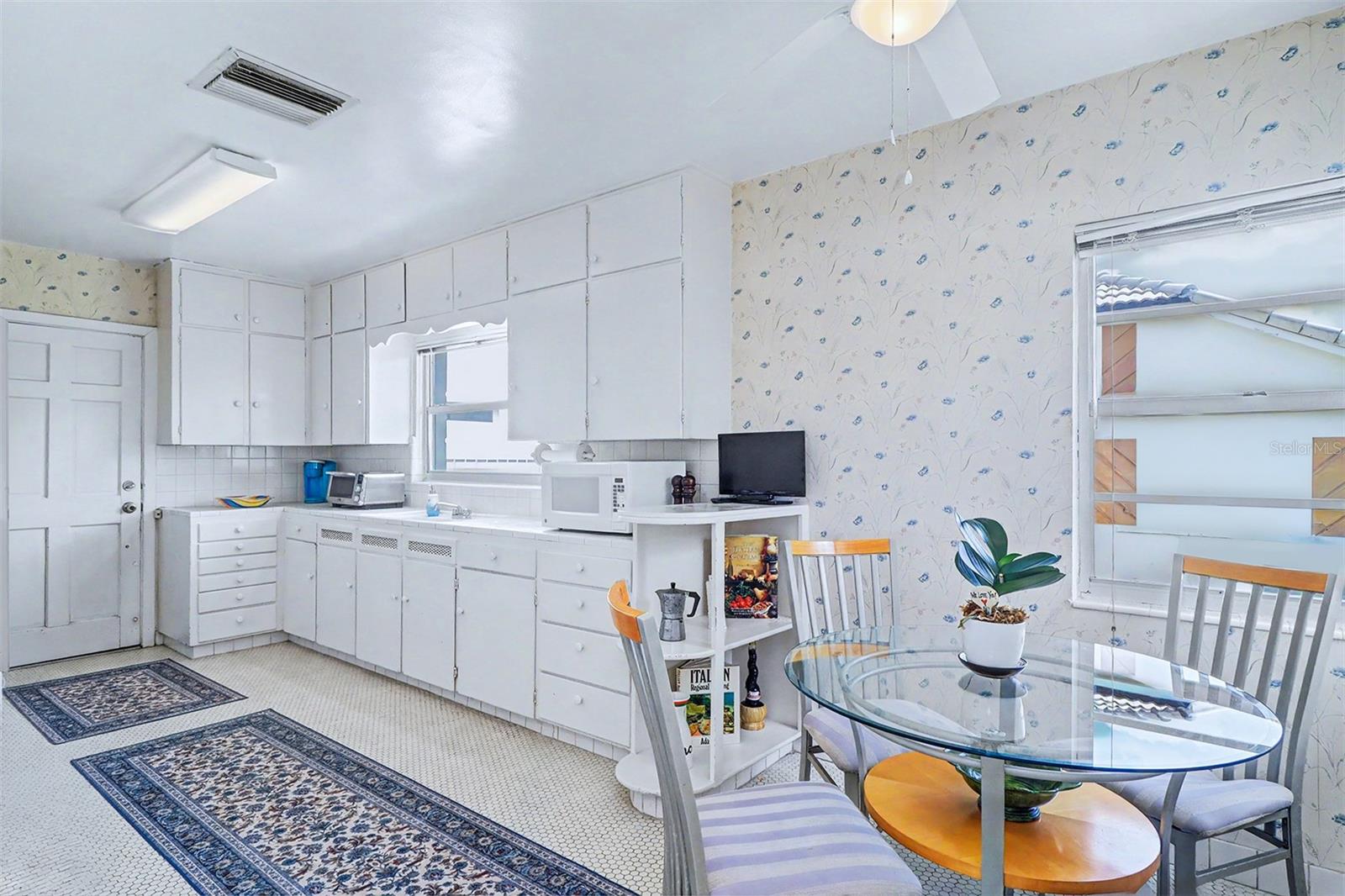 18206 SUNSET BLVD, REDINGTON SHORES, FL, 33708