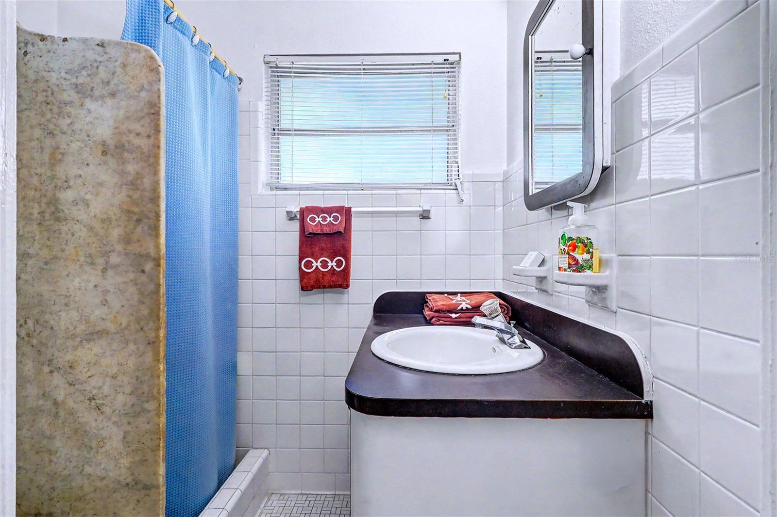 18206 SUNSET BLVD, REDINGTON SHORES, FL, 33708