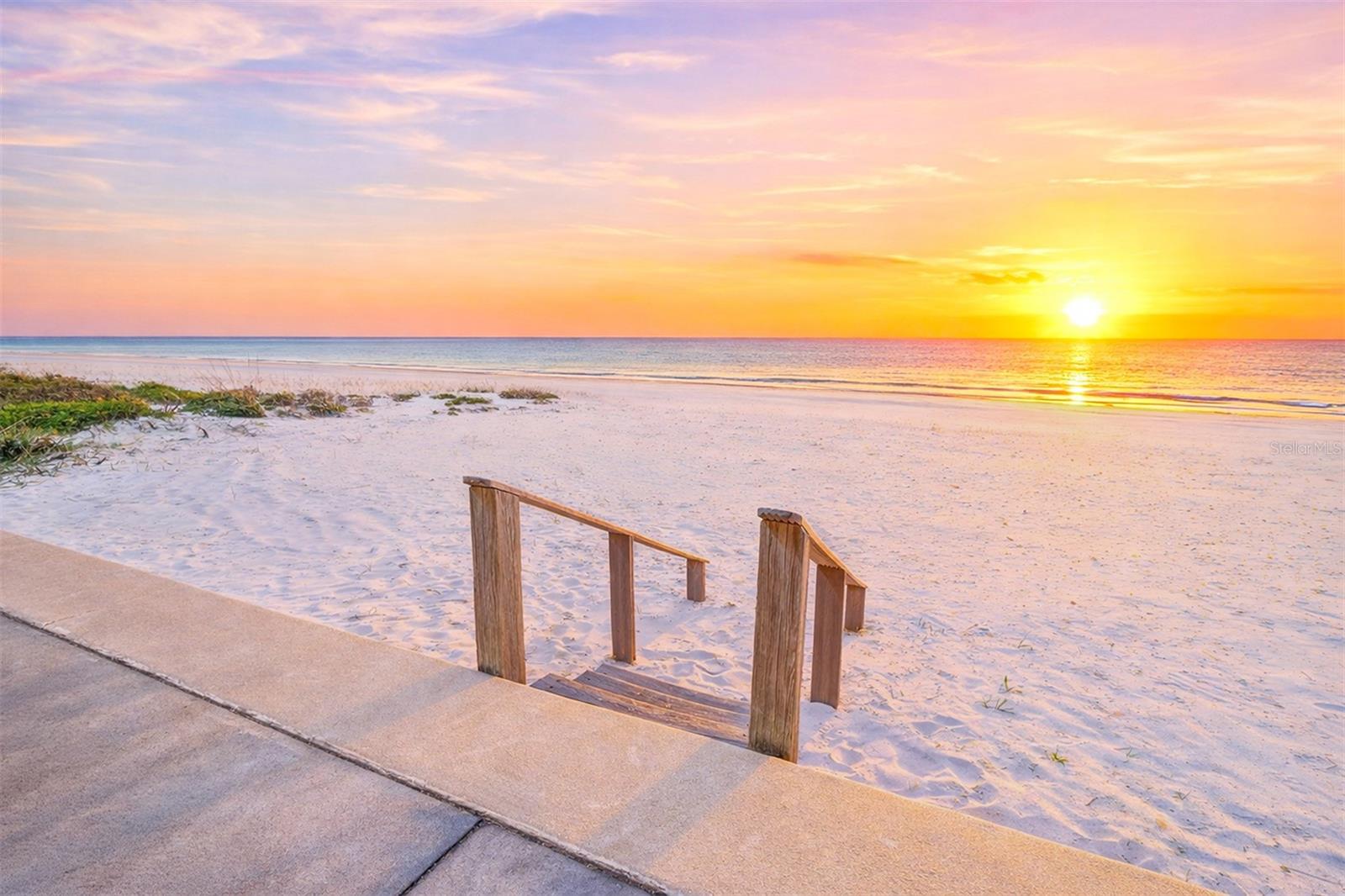 18206 SUNSET BLVD, REDINGTON SHORES, FL, 33708