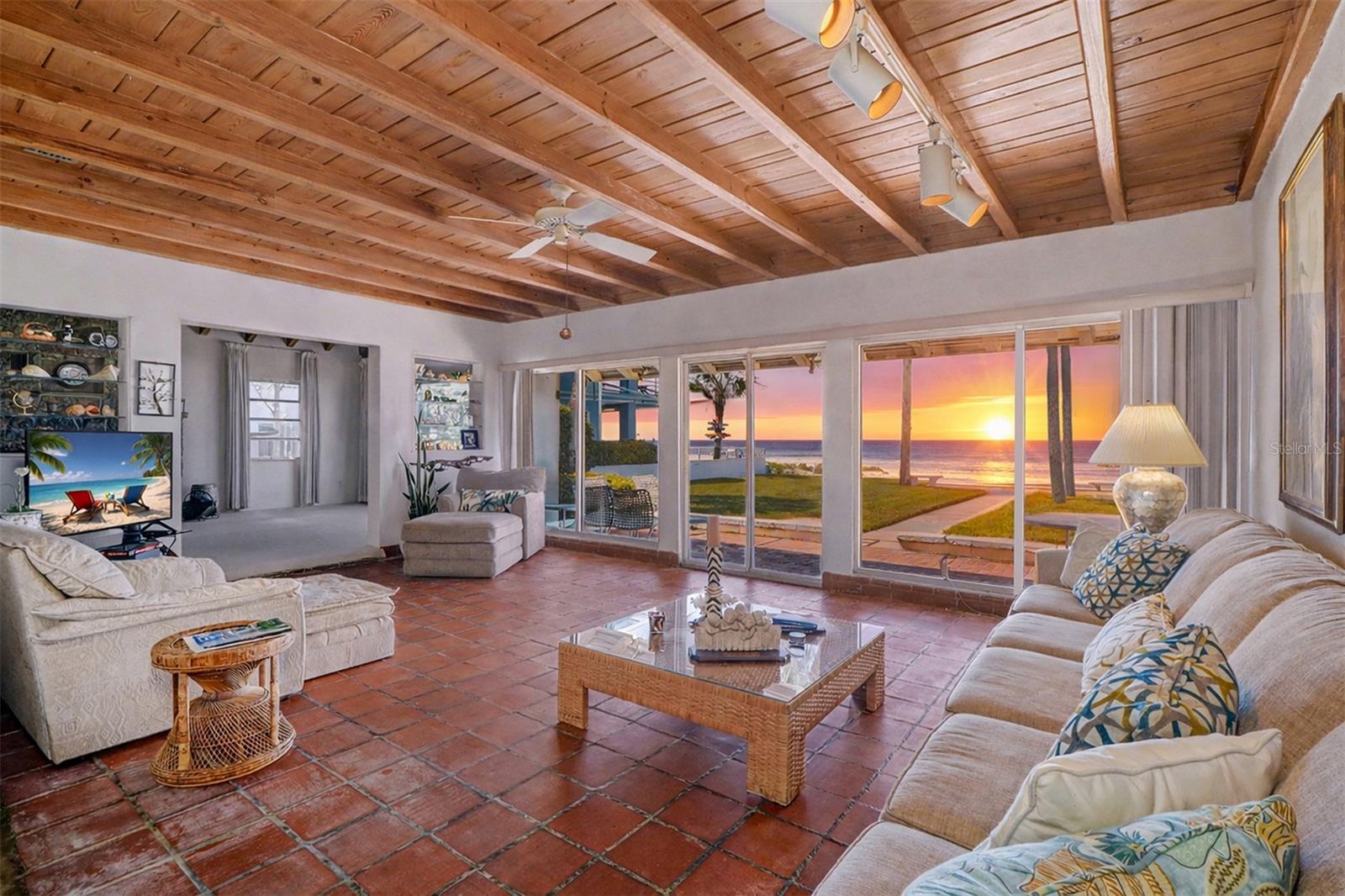 18206 SUNSET BLVD, REDINGTON SHORES, FL, 33708