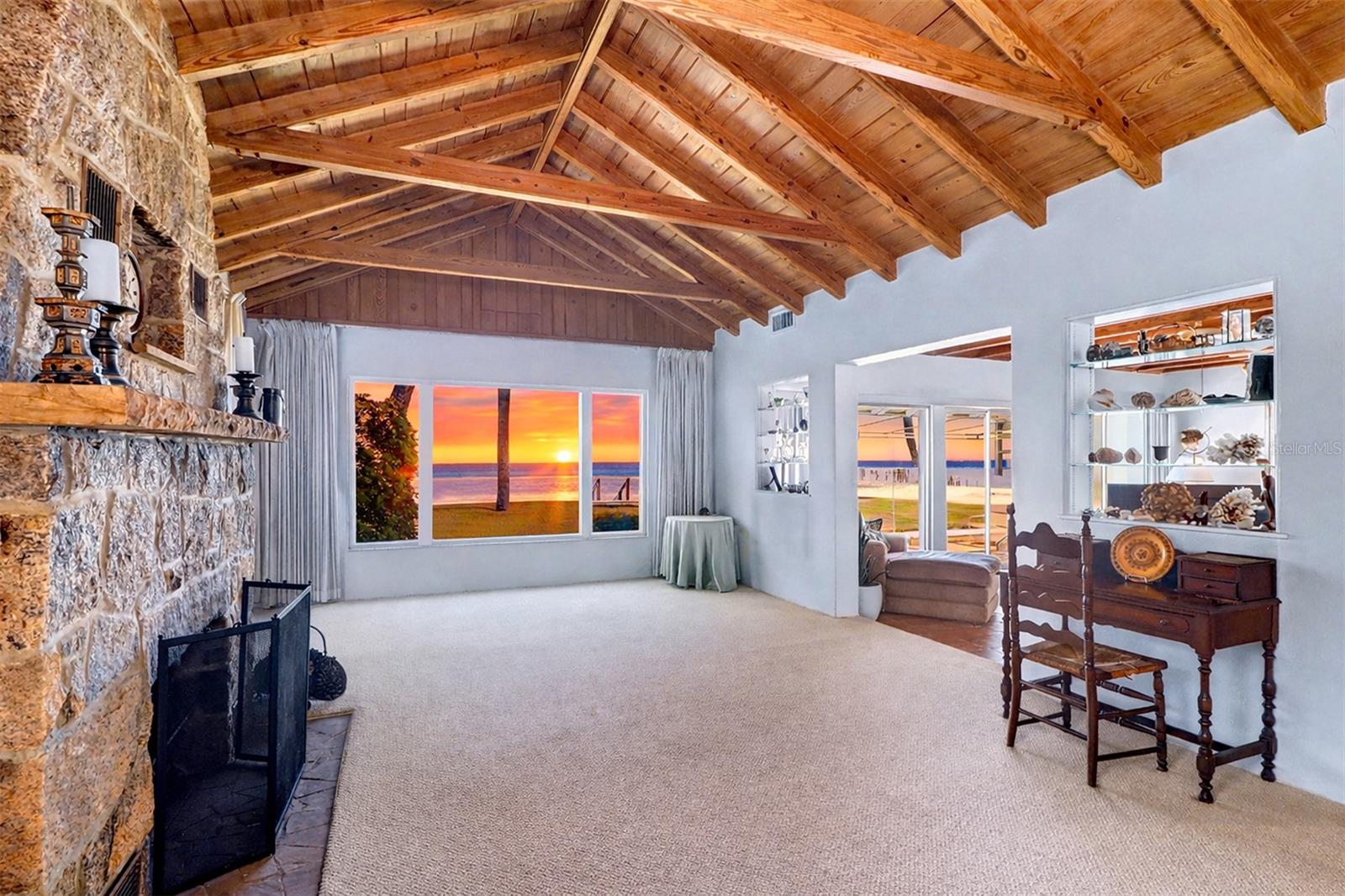 18206 SUNSET BLVD, REDINGTON SHORES, FL, 33708