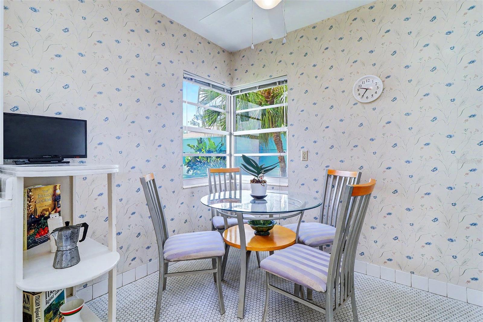 18206 SUNSET BLVD, REDINGTON SHORES, FL, 33708