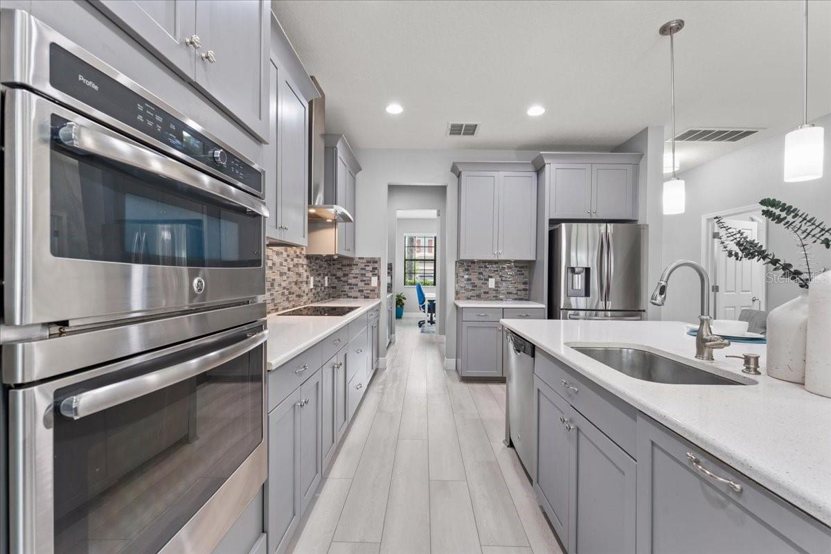 1675 FEATHER GRASS LOOP, LUTZ, FL, 33558