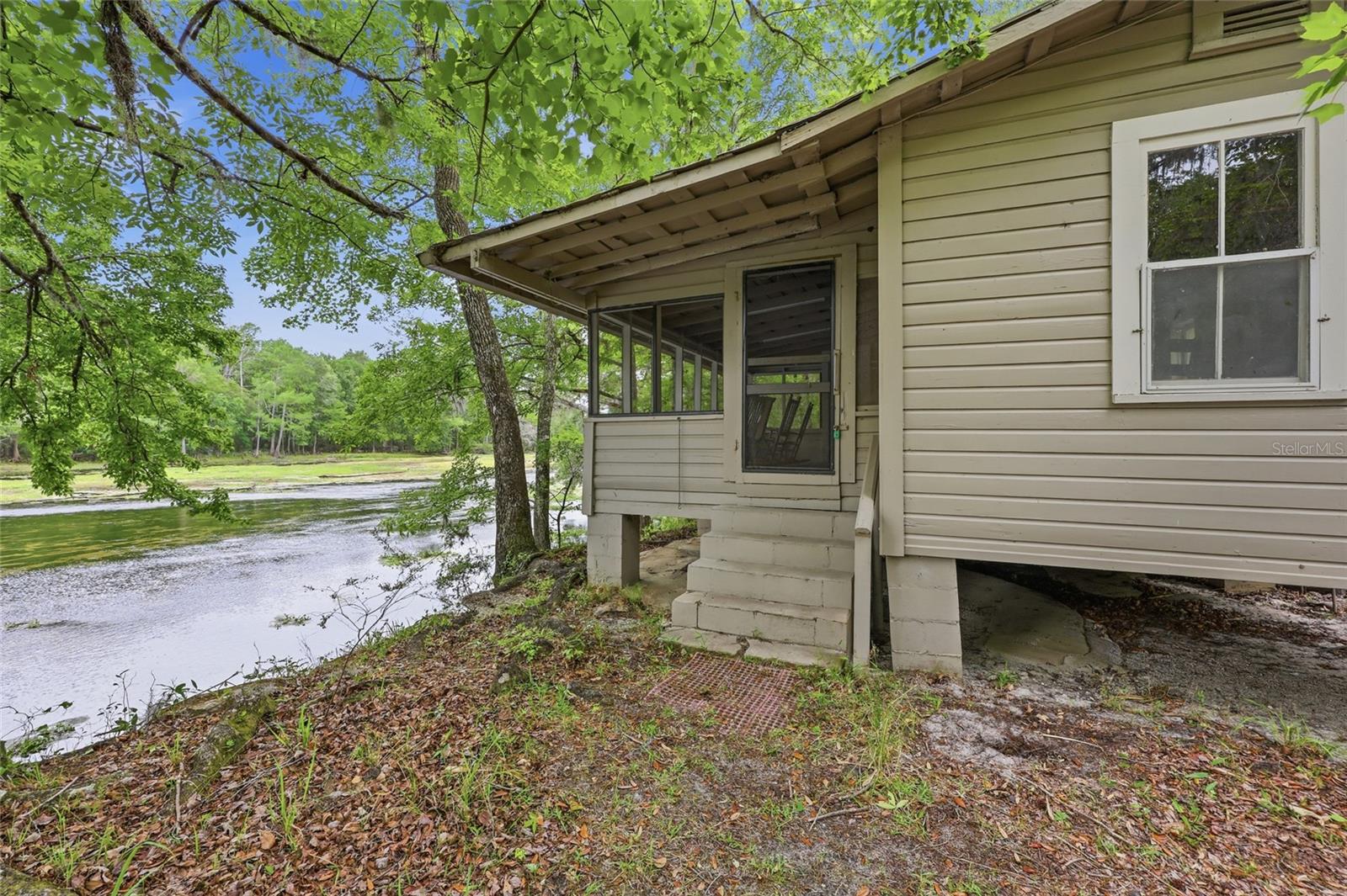 1042 SW WOODLAND AVE, FORT WHITE, FL, 32038