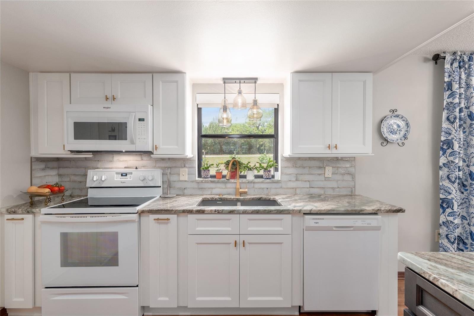 38845 ELLA DR, LADY LAKE, FL, 32159