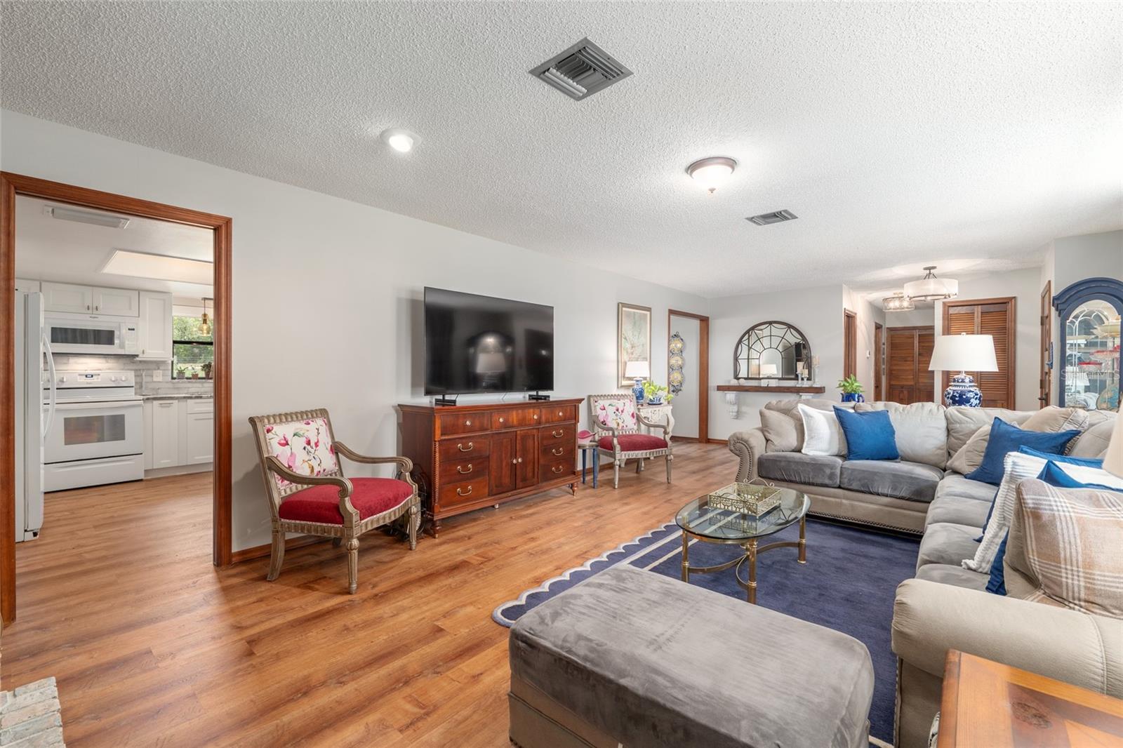 38845 ELLA DR, LADY LAKE, FL, 32159