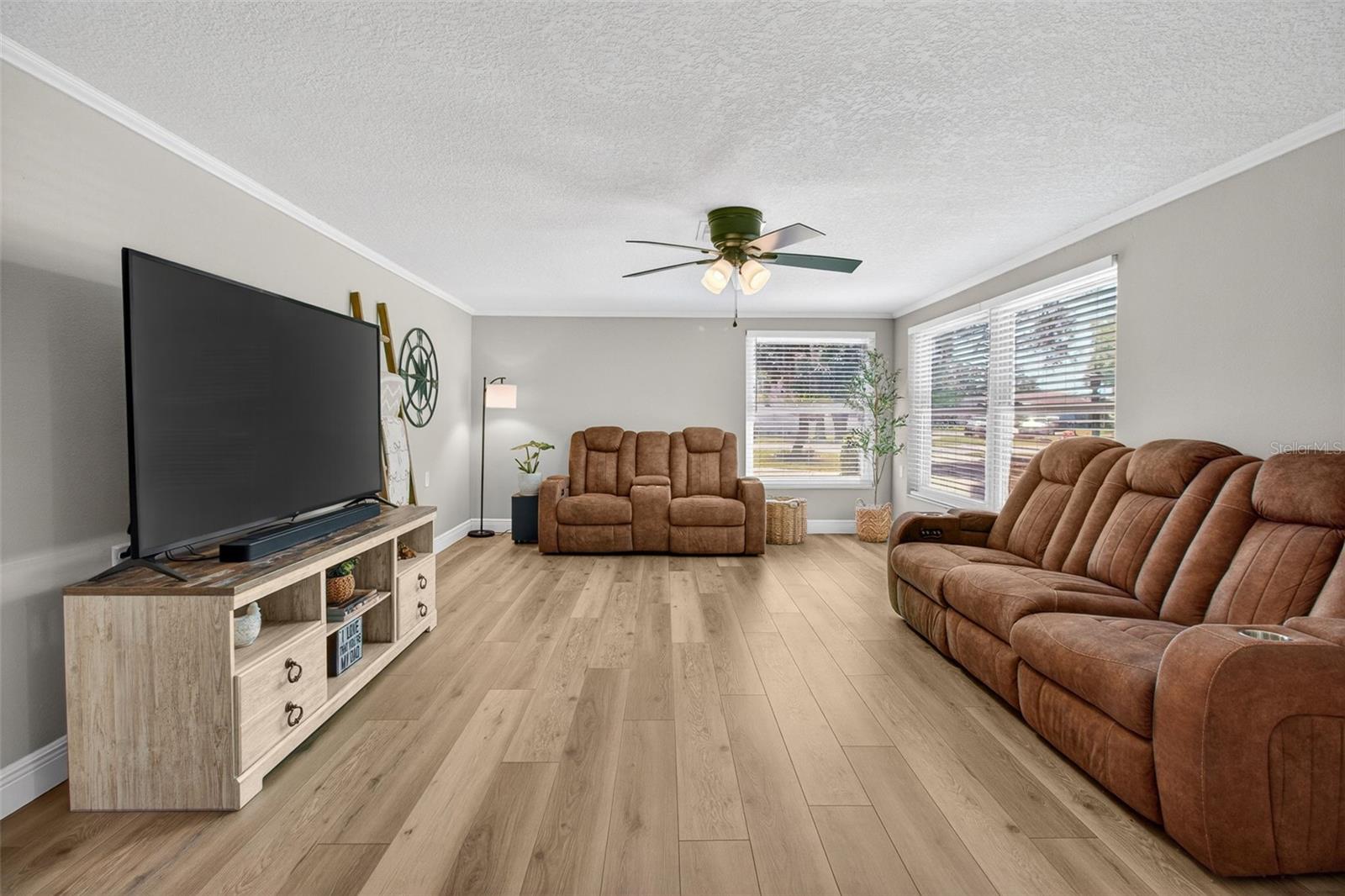 823 RIVERSIDE DR, TARPON SPRINGS, FL, 34689