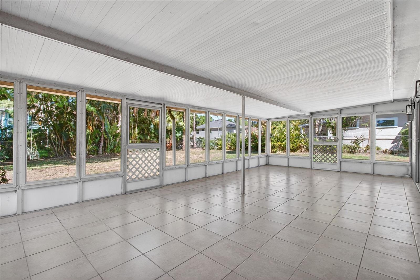 823 RIVERSIDE DR, TARPON SPRINGS, FL, 34689