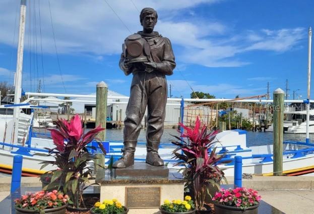 823 RIVERSIDE DR, TARPON SPRINGS, FL, 34689