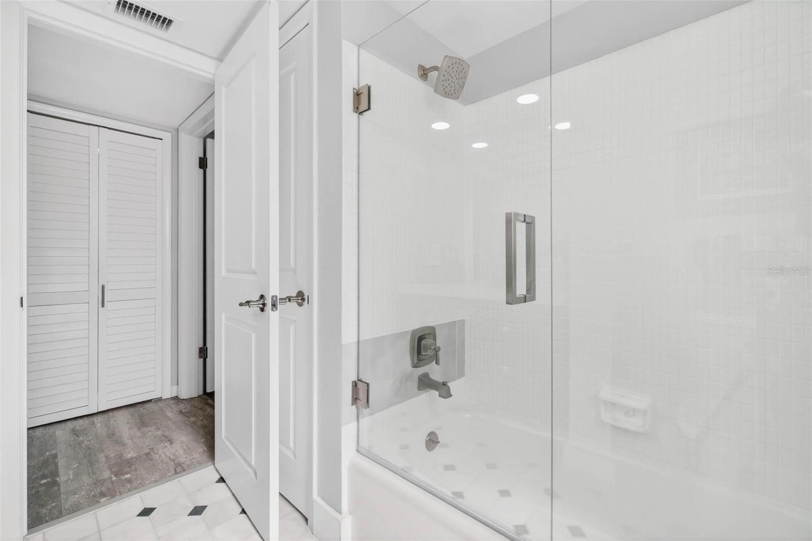 1065 EDEN ISLE BLVD NE #1, ST PETERSBURG, FL, 33704