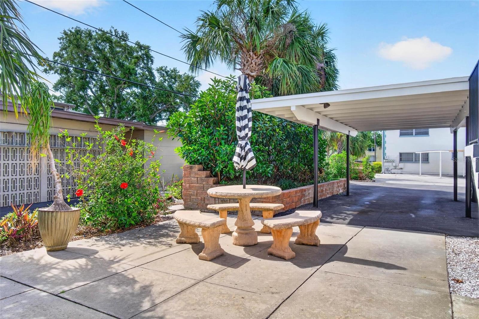 1065 EDEN ISLE BLVD NE #1, ST PETERSBURG, FL, 33704