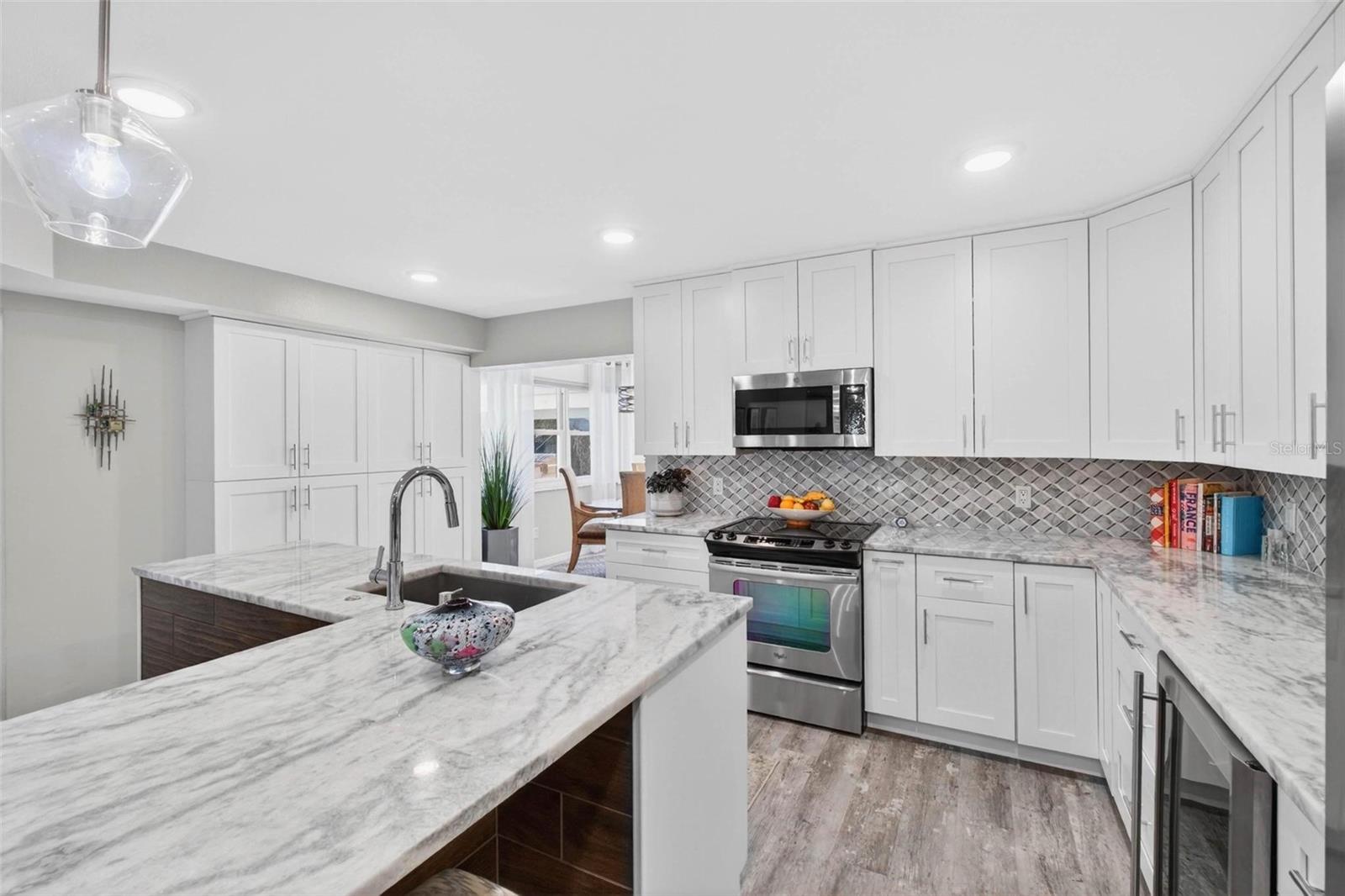 1065 EDEN ISLE BLVD NE #1, ST PETERSBURG, FL, 33704