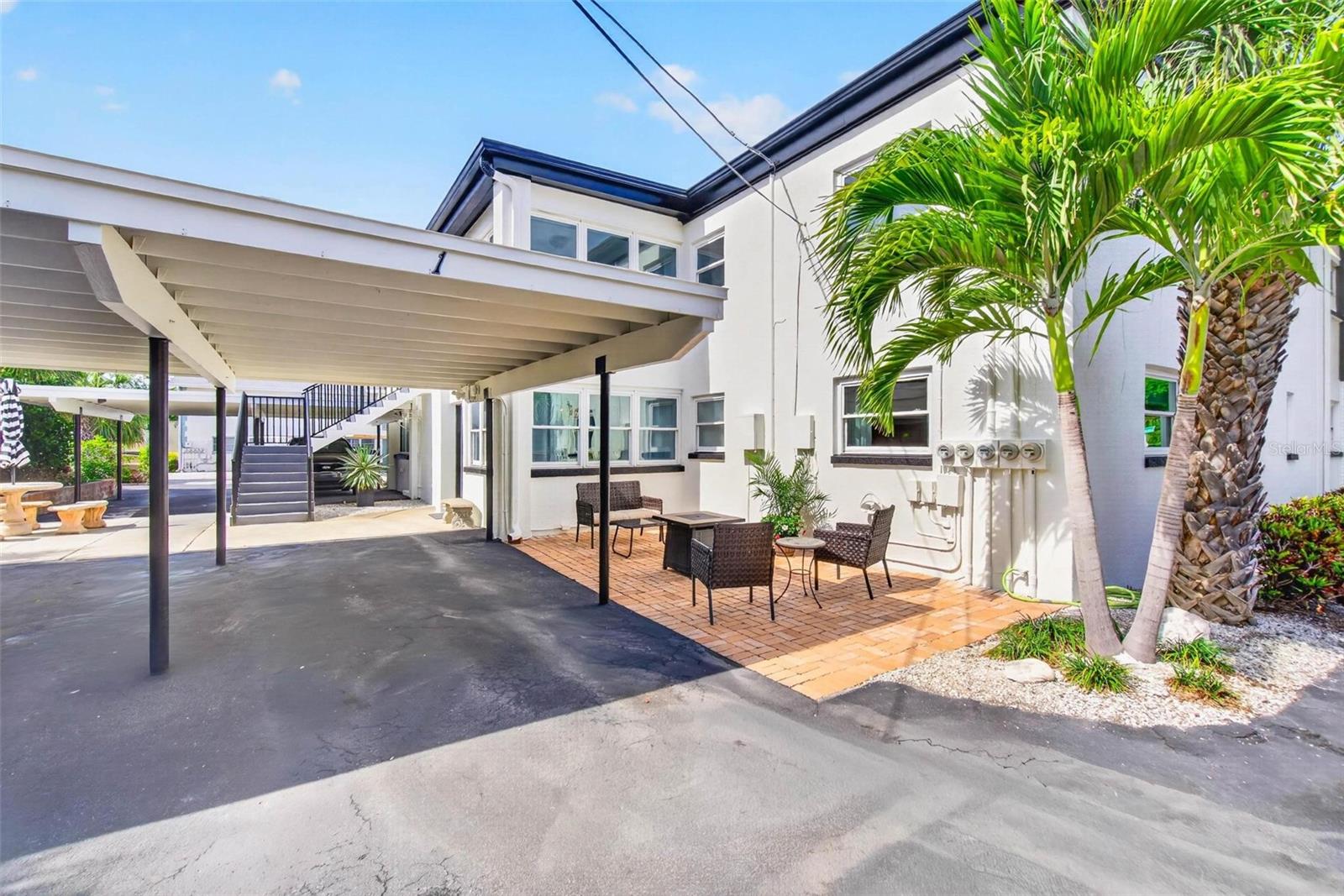 1065 EDEN ISLE BLVD NE #1, ST PETERSBURG, FL, 33704