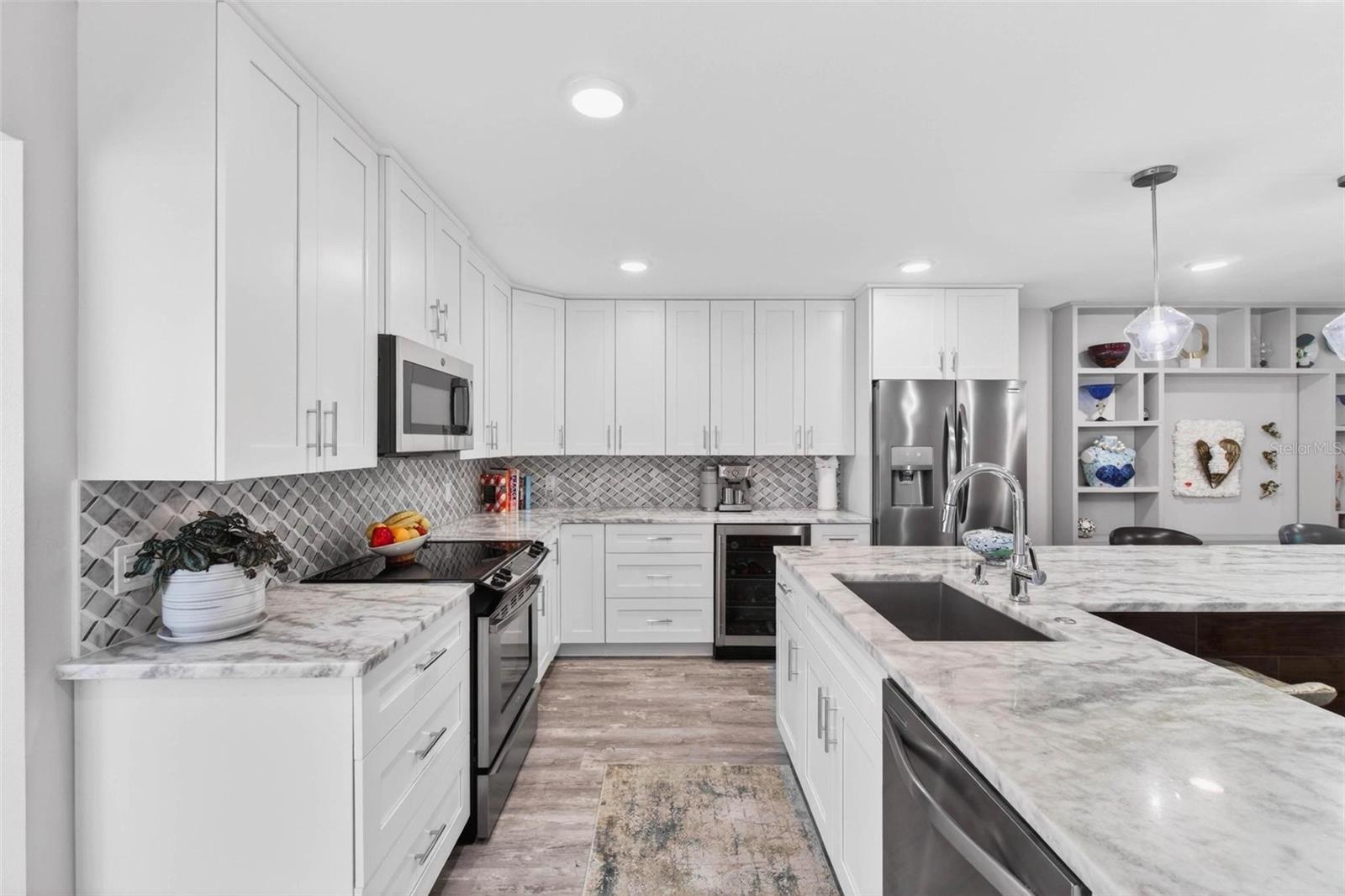 1065 EDEN ISLE BLVD NE #1, ST PETERSBURG, FL, 33704