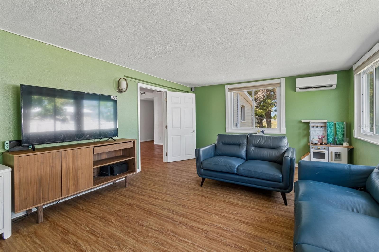 1130 SWEENEY DR, RUSKIN, FL, 33570