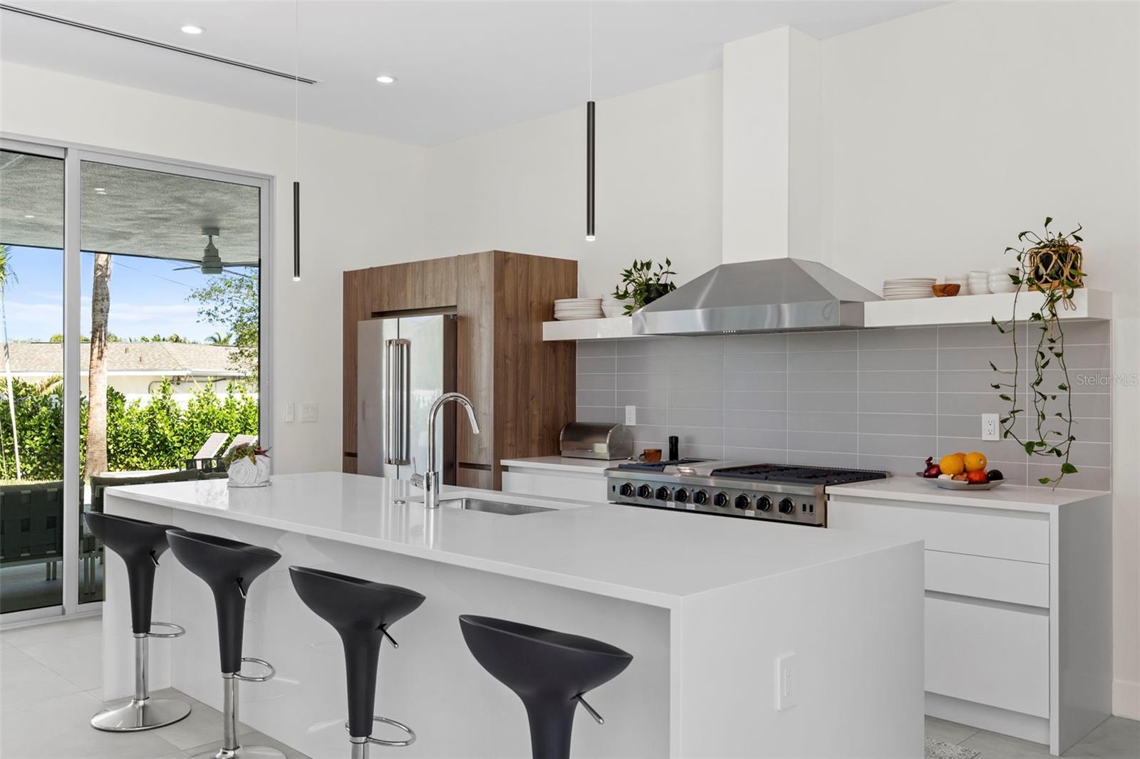 1304 INDIAN ROCKS RD, BELLEAIR, FL, 33756