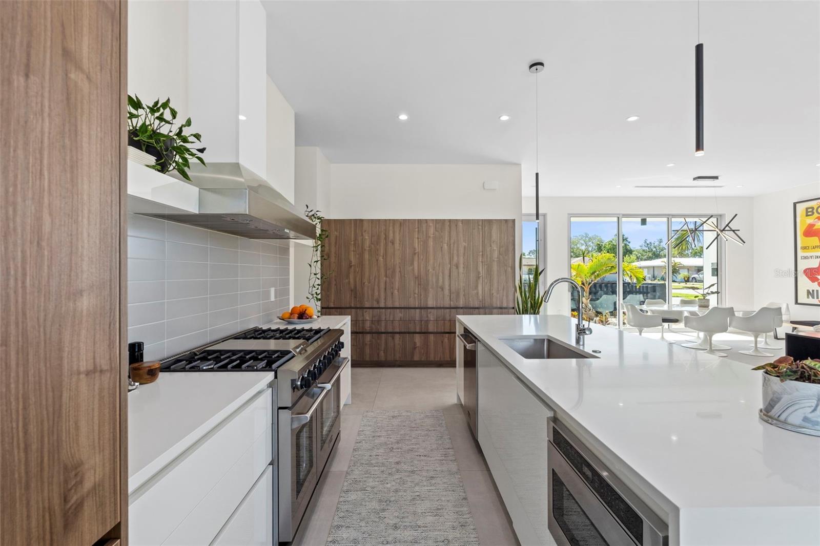 1304 INDIAN ROCKS RD, BELLEAIR, FL, 33756