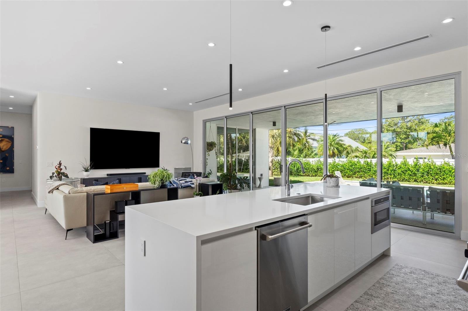 1304 INDIAN ROCKS RD, BELLEAIR, FL, 33756