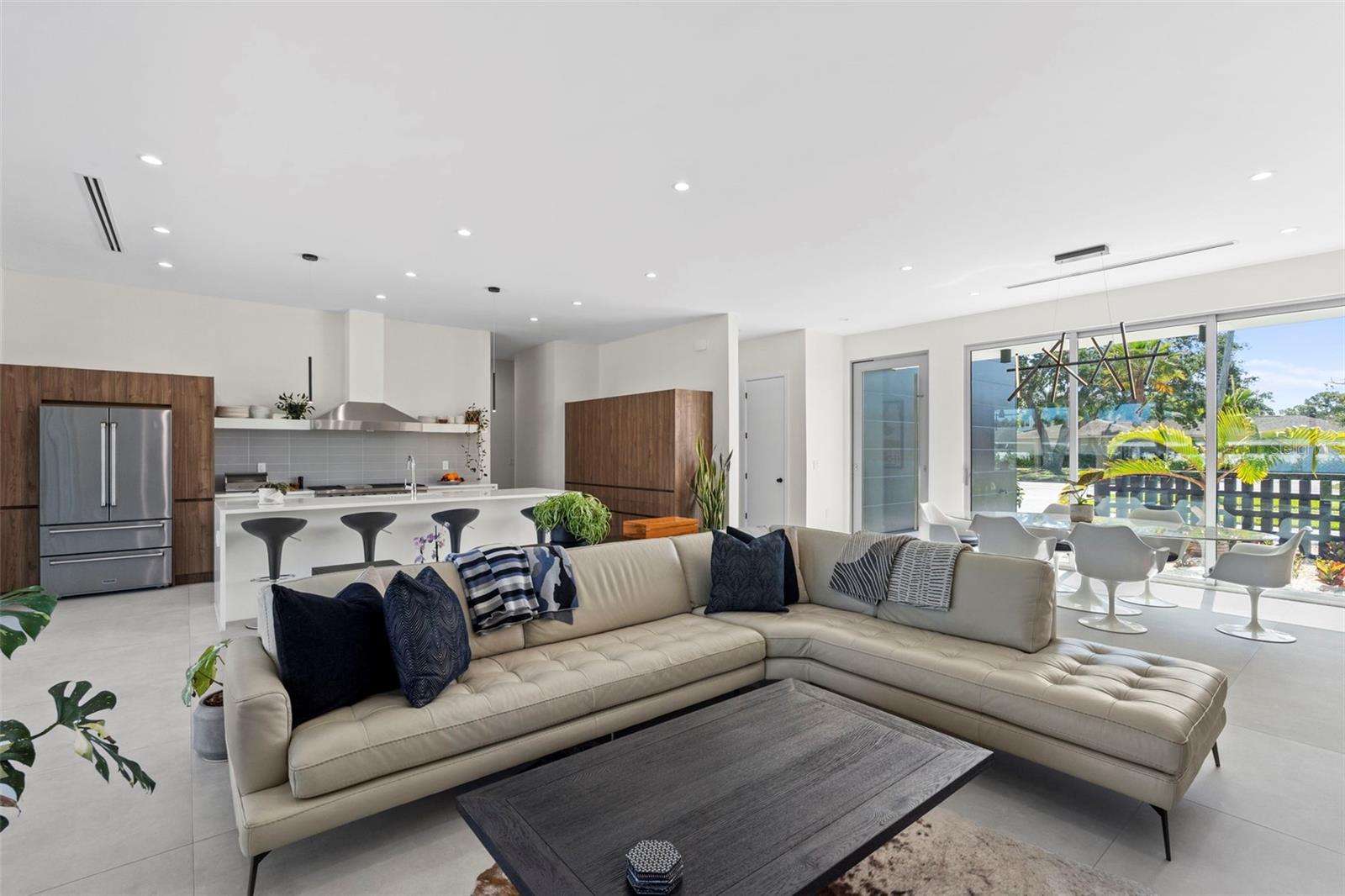 1304 INDIAN ROCKS RD, BELLEAIR, FL, 33756