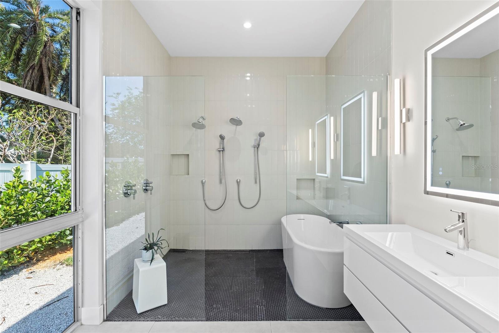 1304 INDIAN ROCKS RD, BELLEAIR, FL, 33756