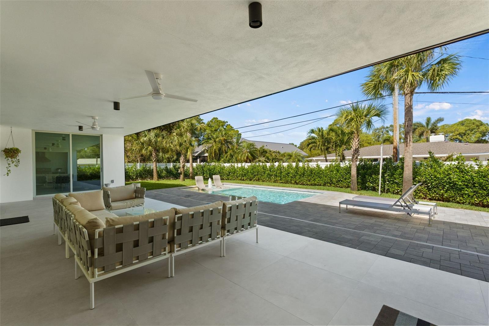 1304 INDIAN ROCKS RD, BELLEAIR, FL, 33756