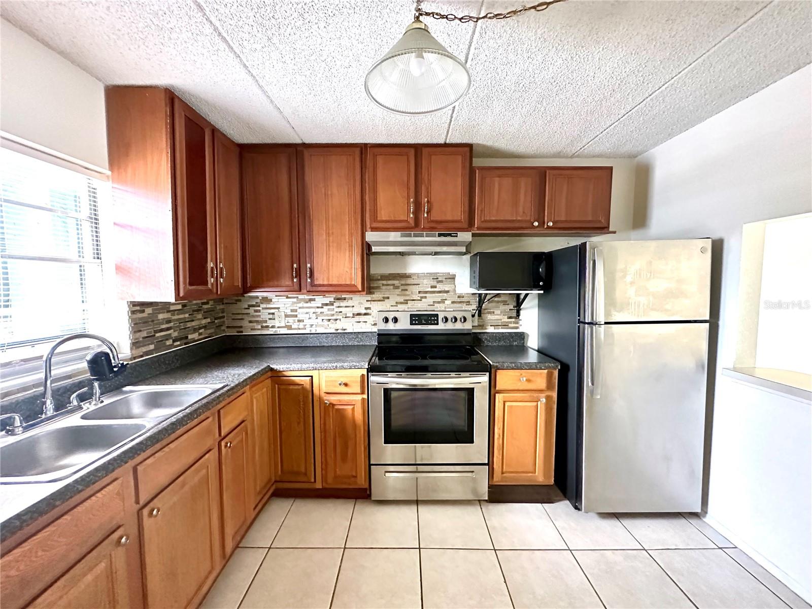 2830 SOMERSET PARK DR #201, TAMPA, FL, 33613