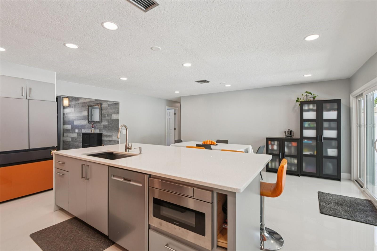 10000 W BAY ST, SEMINOLE, FL, 33776