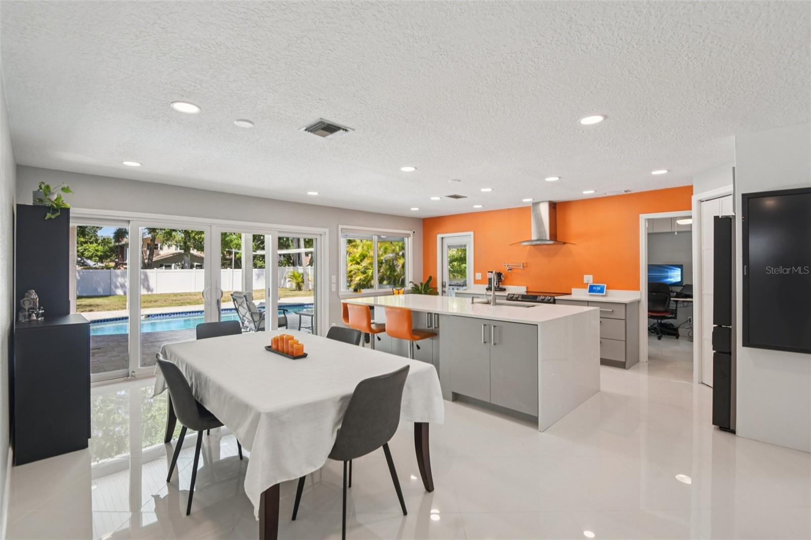 10000 W BAY ST, SEMINOLE, FL, 33776