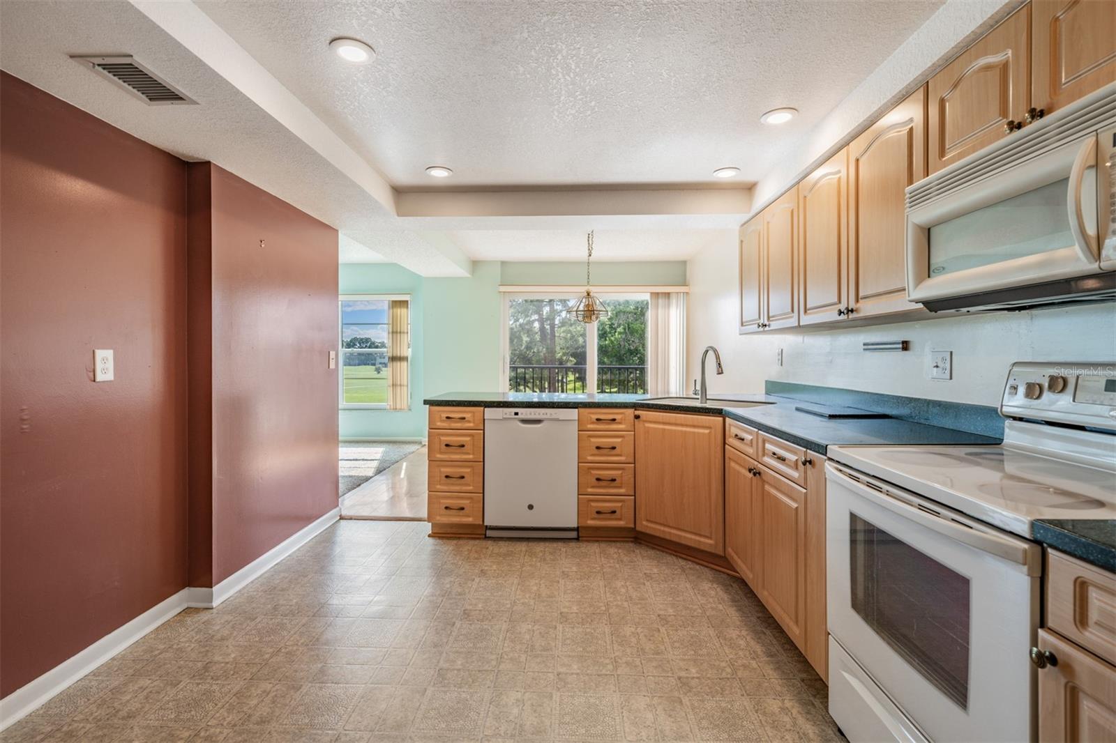 225 COUNTRY CLUB DR #1209, LARGO, FL, 33771