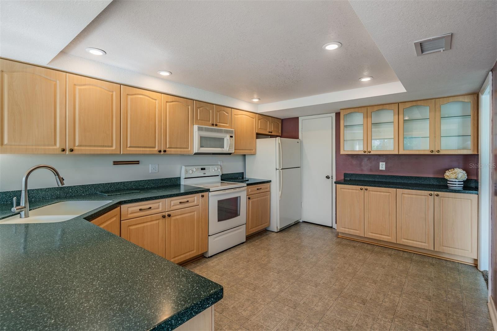 225 COUNTRY CLUB DR #1209, LARGO, FL, 33771