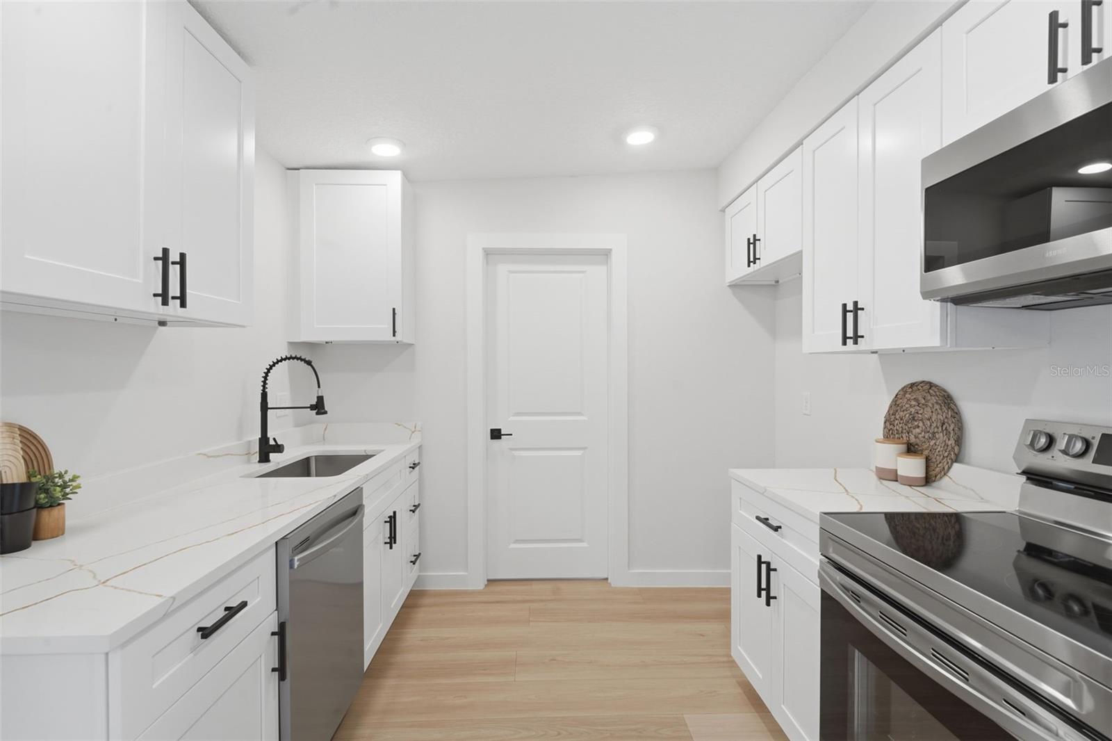 725 LOGAN DR, LONGWOOD, FL, 32750