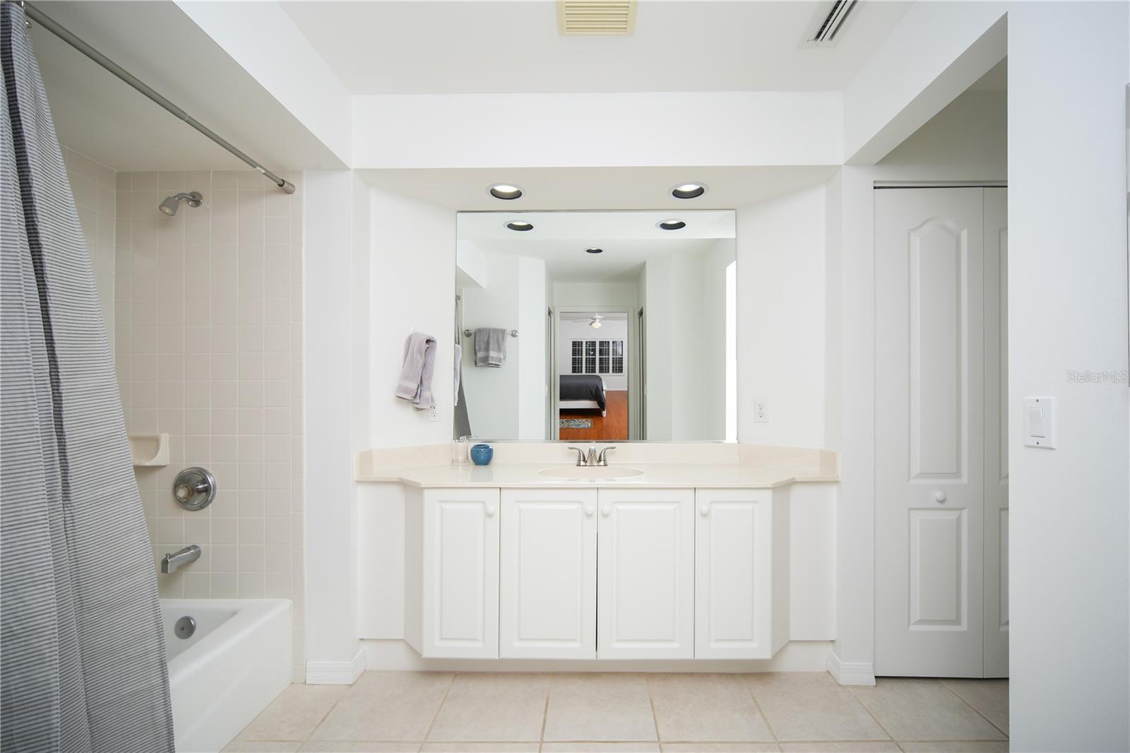 3702 54TH DR W #202, BRADENTON, FL, 34210