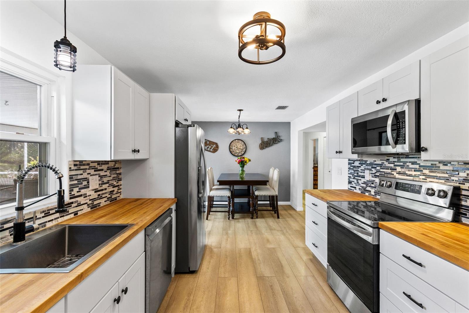 680 N APACHE CIR, DELTONA, FL, 32725