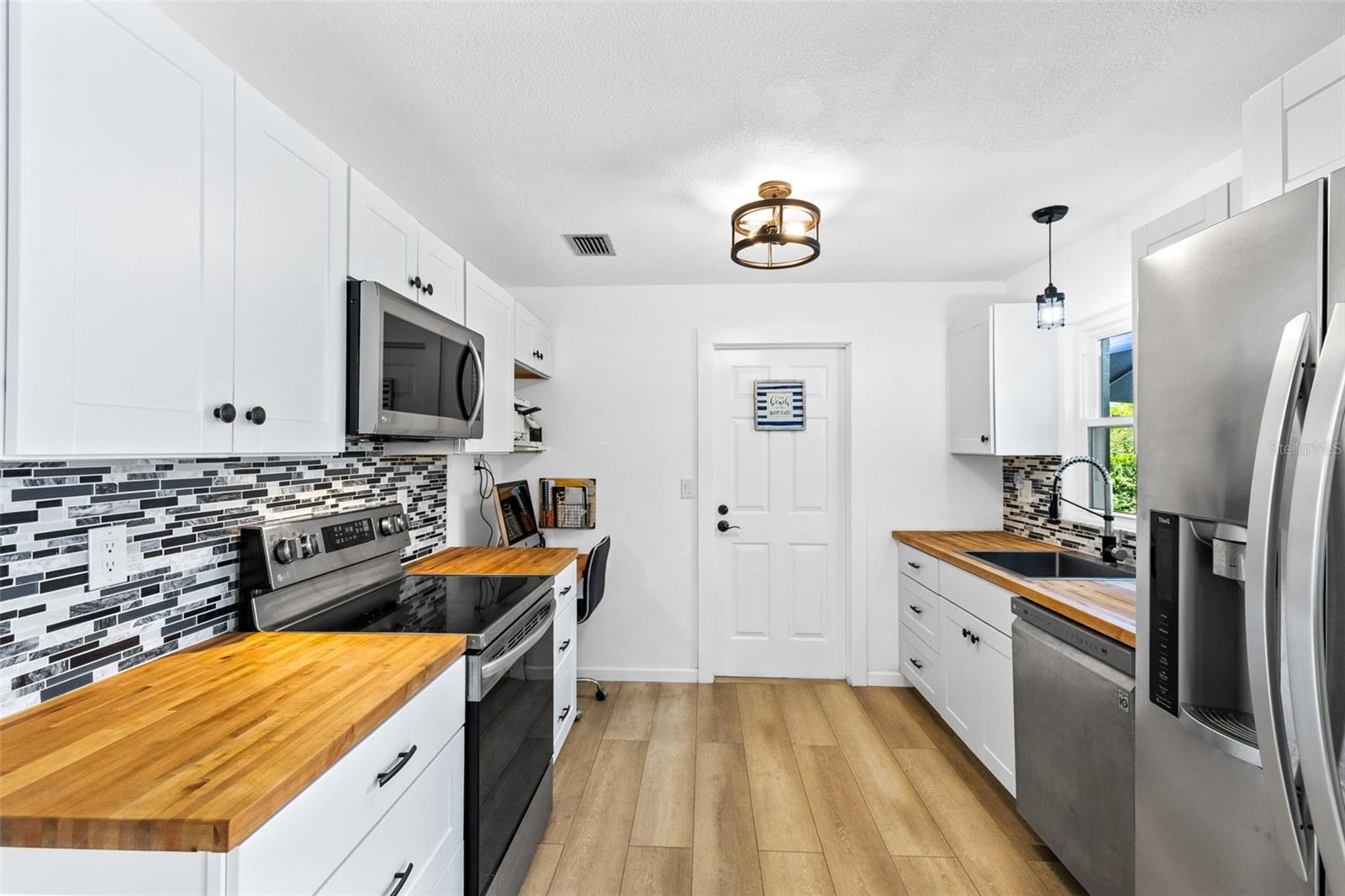 680 N APACHE CIR, DELTONA, FL, 32725