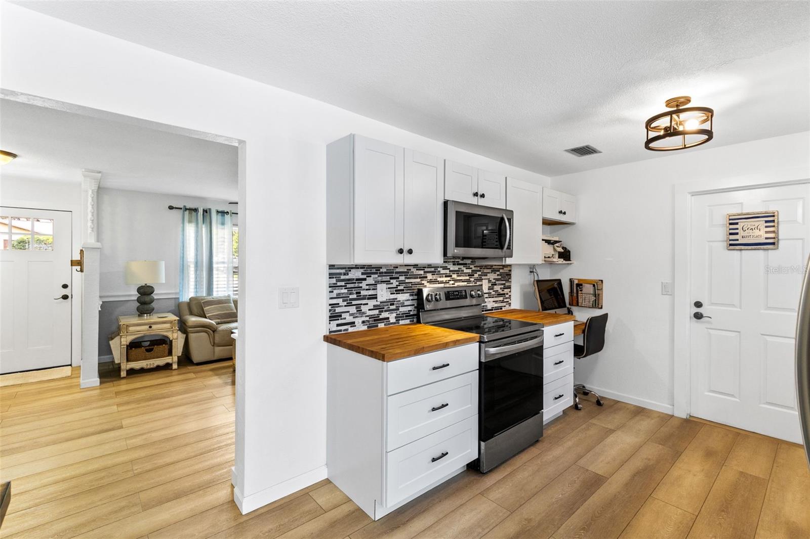 680 N APACHE CIR, DELTONA, FL, 32725