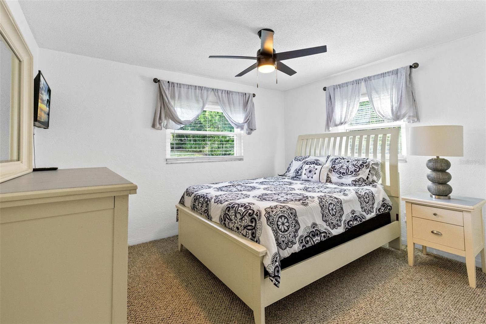 680 N APACHE CIR, DELTONA, FL, 32725