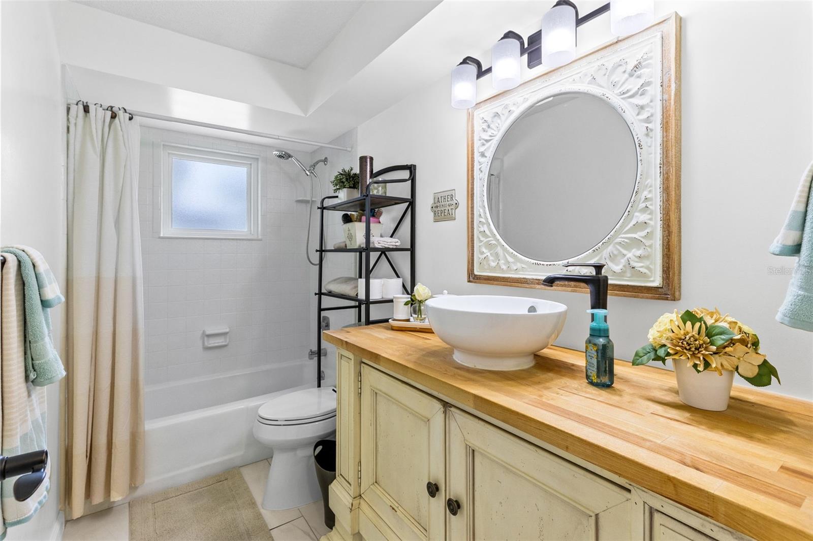 680 N APACHE CIR, DELTONA, FL, 32725