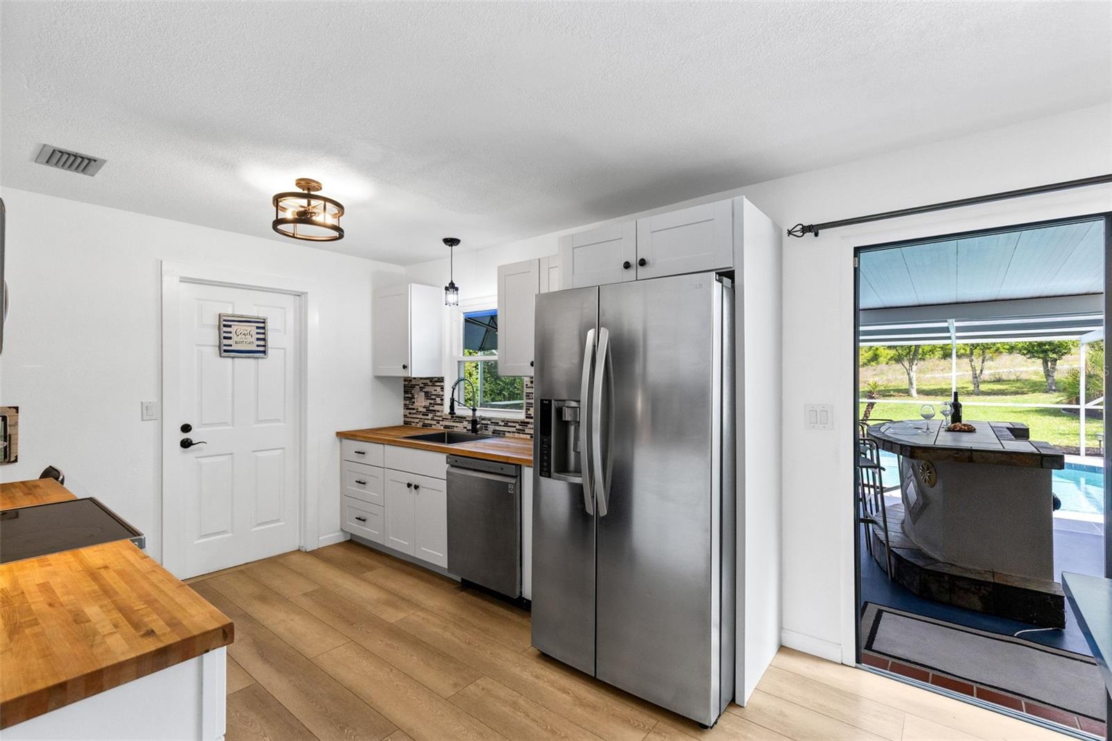 680 N APACHE CIR, DELTONA, FL, 32725