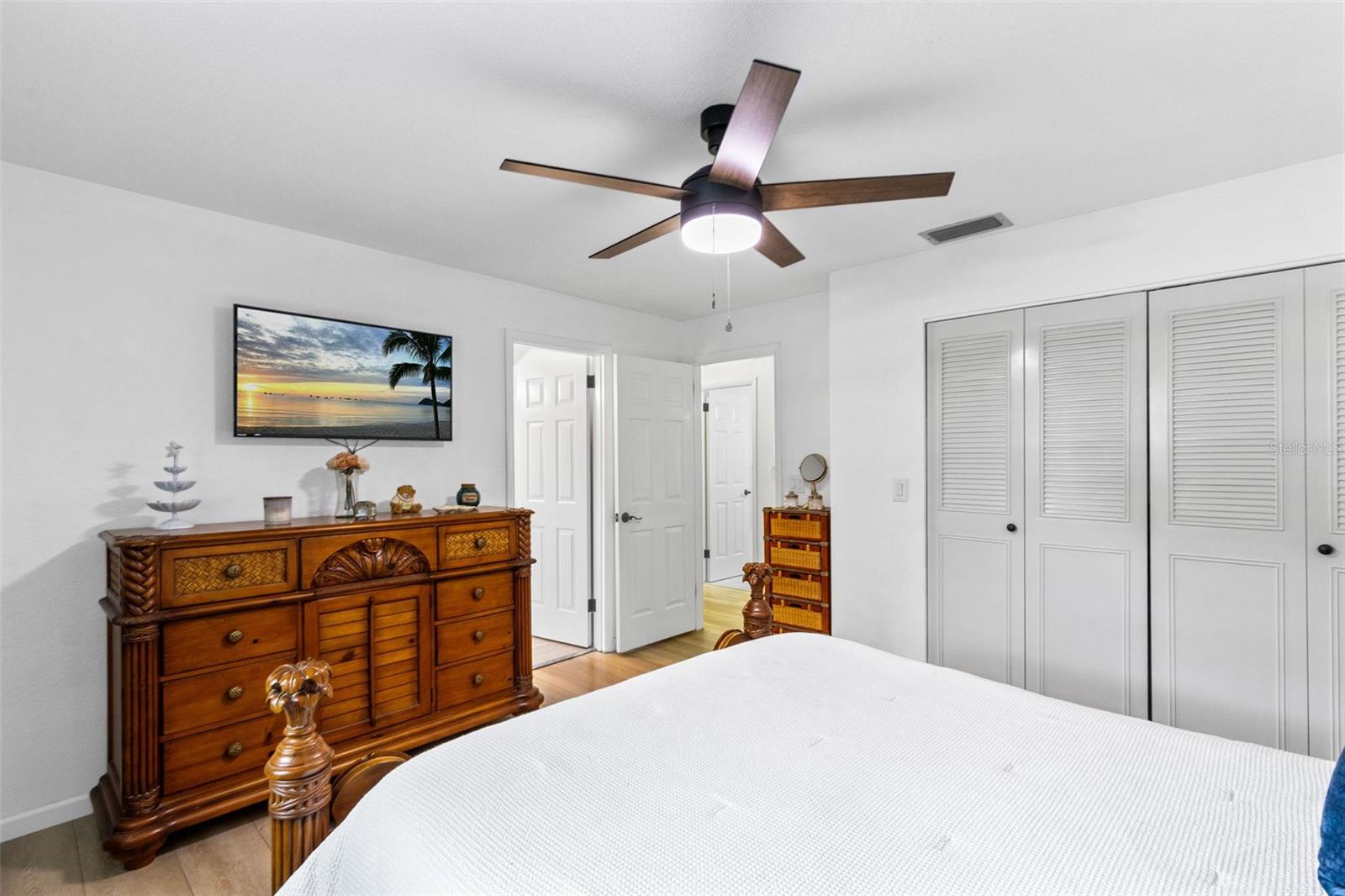 680 N APACHE CIR, DELTONA, FL, 32725