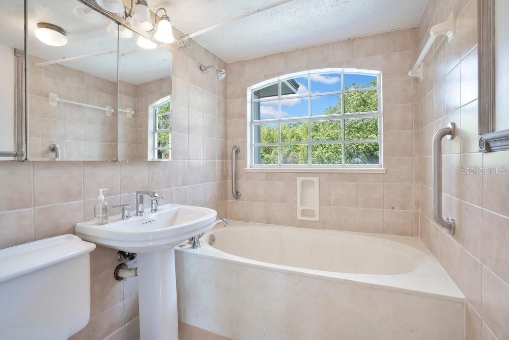 1565 FOREST AVE, WINTER PARK, FL, 32789