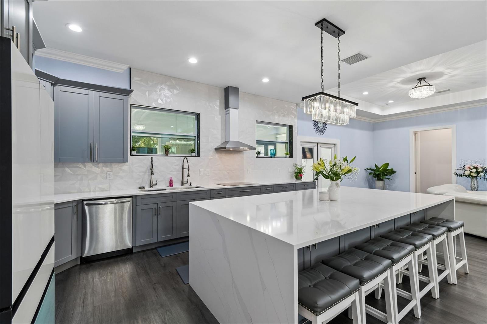 106 W 122ND AVE, TAMPA, FL, 33612