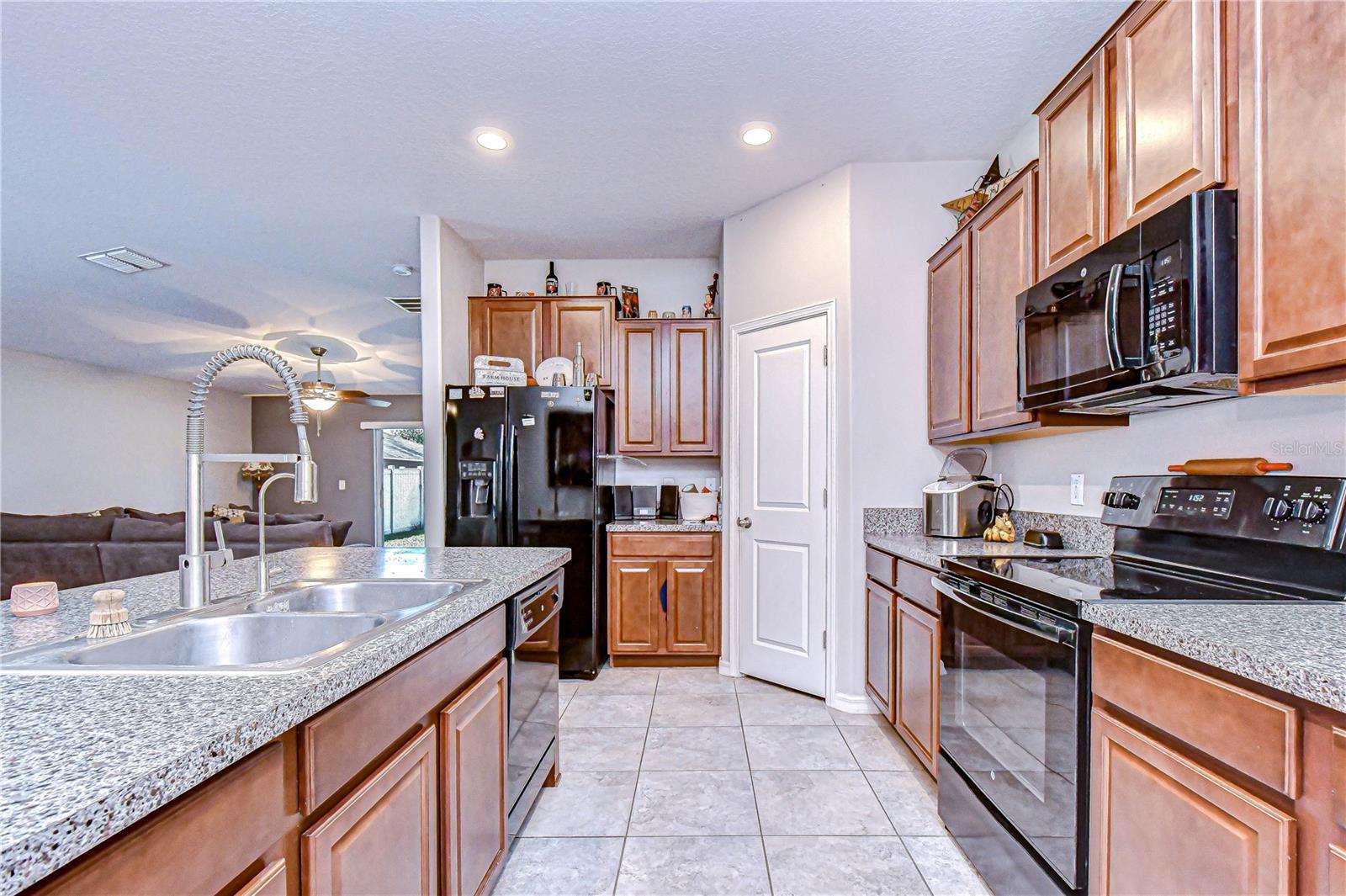 6823 HAZELNUT SPICE DR, SUN CITY CENTER, FL, 33573