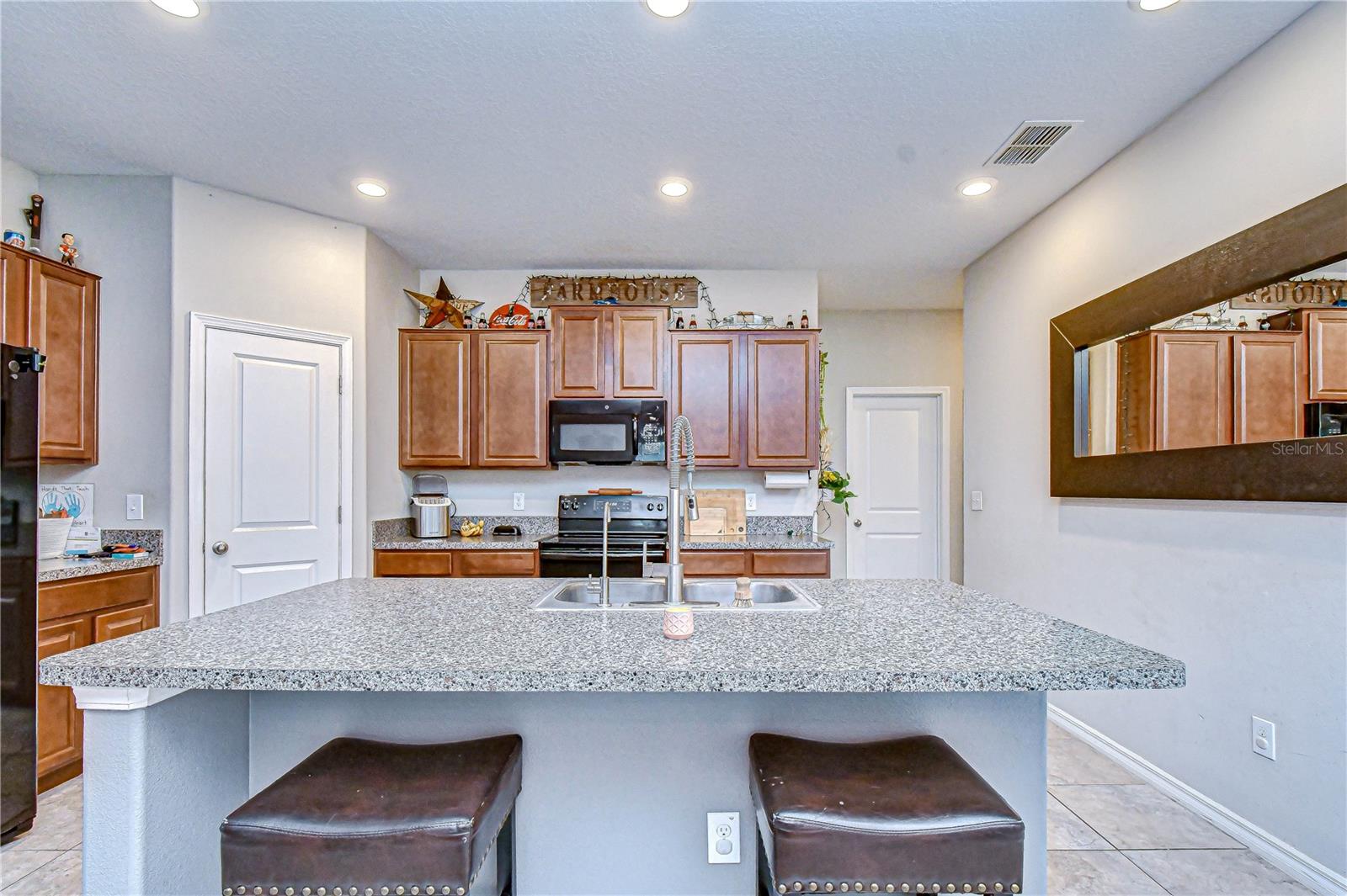 6823 HAZELNUT SPICE DR, SUN CITY CENTER, FL, 33573